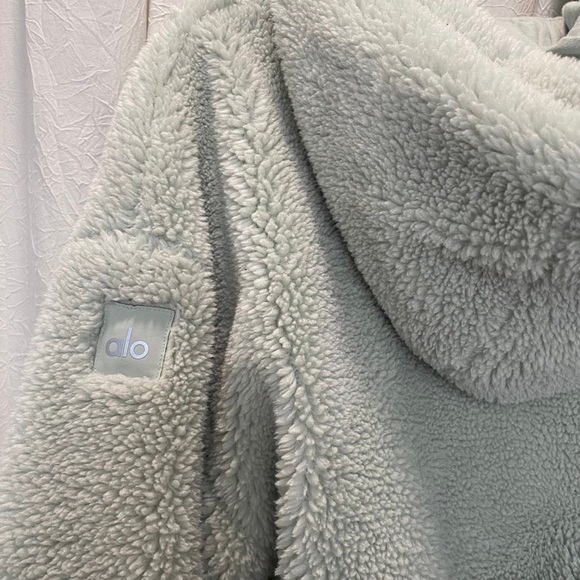 Alo Yoga Streetside Foxy Sherpa Jacket - Picture 4 of 8